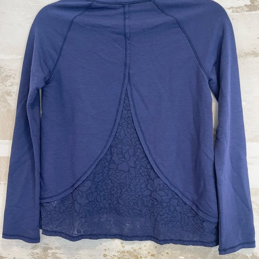 Girls splendid size 12 navy blue long sleeve top (NWT)